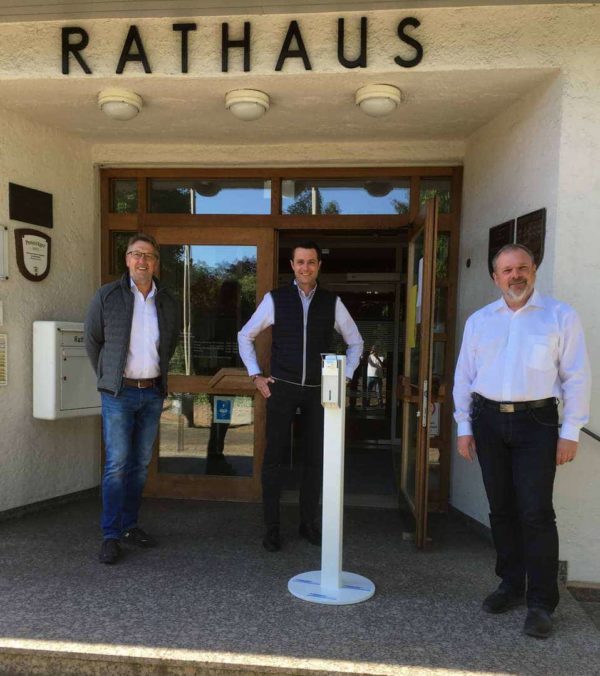Stahlbau Süssen GmbH spendet einen Desinfektionsständer